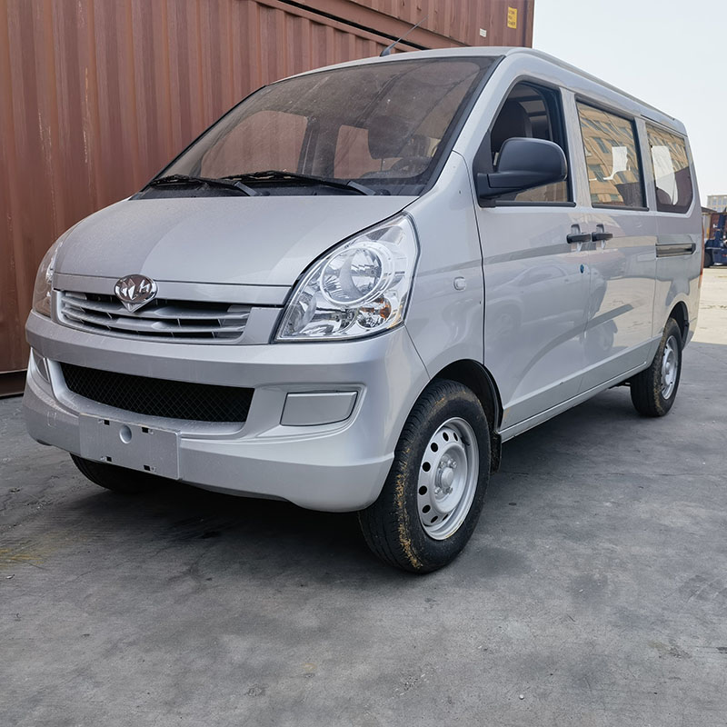 8 upuan minivan